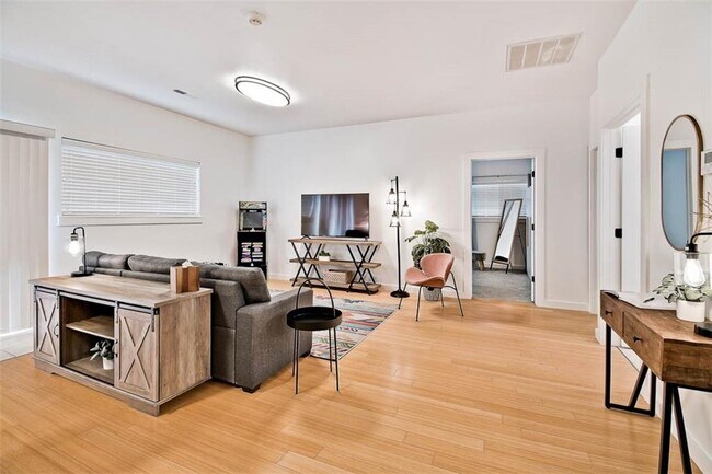 Foto del edificio - 512 SW B St