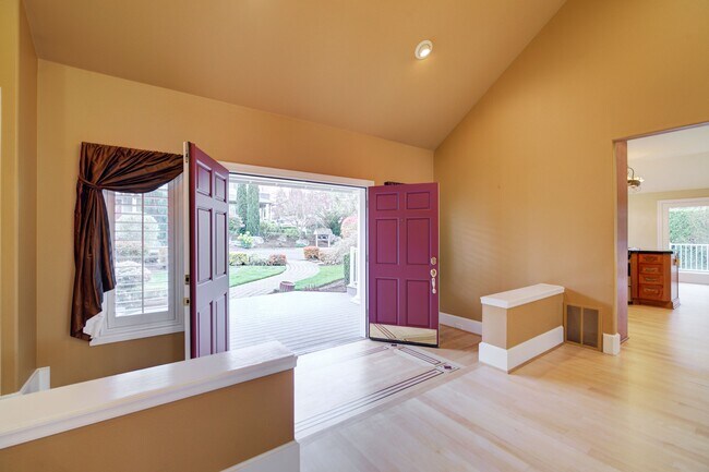 Building Photo - 137 11th Ave