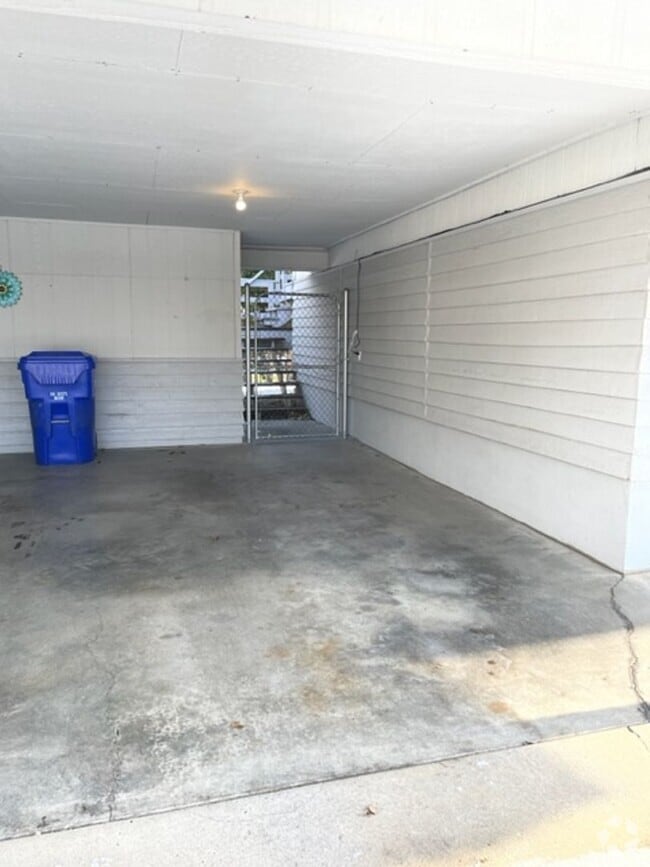 Building Photo - 810 Warner Dr