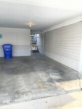 Building Photo - 810 Warner Dr