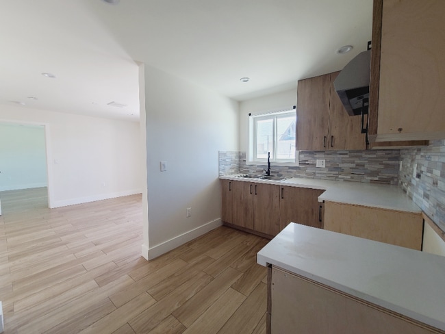 Foto del edificio - 9949 Pinewood Ave