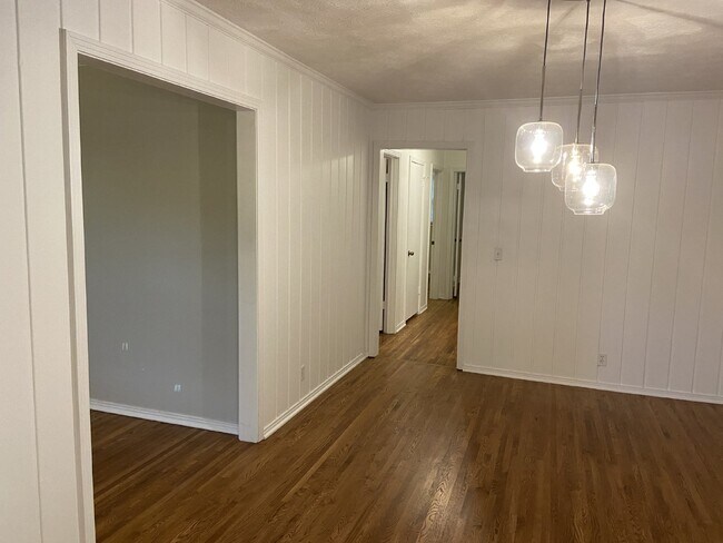 Building Photo - "Charming 3-Bedroom Home with Spacious Lay...