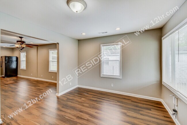 Building Photo - 4-Bedroom Home with Large Kitchen
