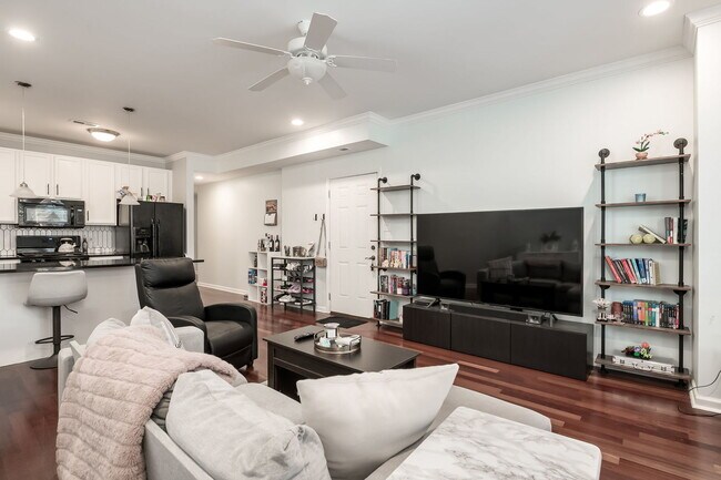 Foto del edificio - 6641 W Belmont Ave