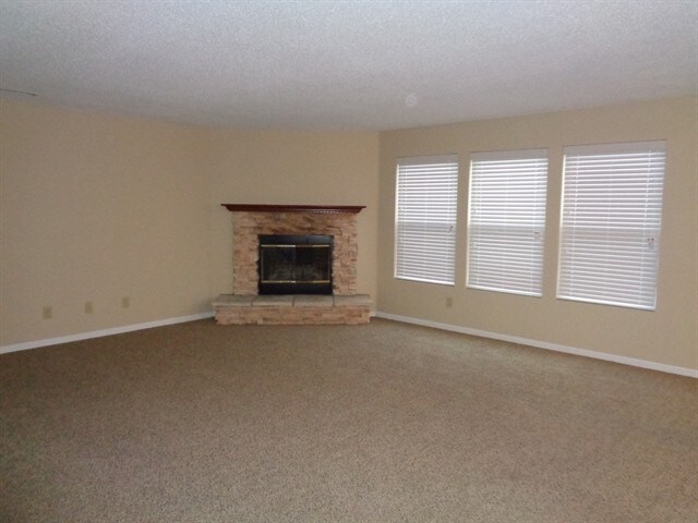 Foto del edificio - 626 Hickory Pine Dr