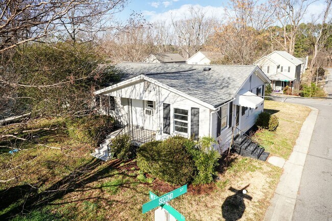 Foto del edificio - Cozy 3 Bedroom Downtown Apex Home