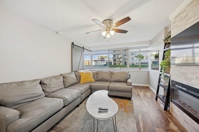 Foto del edificio - 2401 Pennsylvania Ave