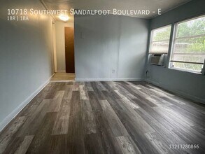 Building Photo - 10718 SW Sandalfoot Blvd