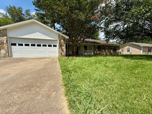 Foto del edificio - 404 Briarwood Ave