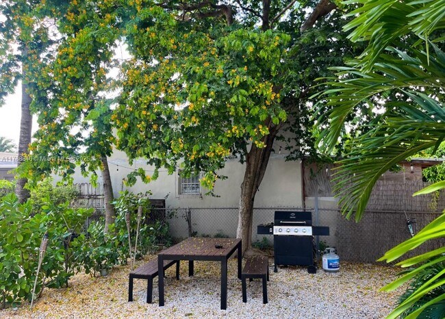 Foto del edificio - 921 SW 9th St