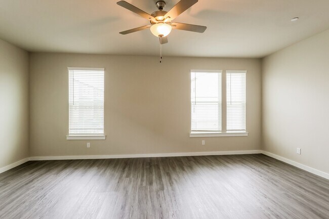 Building Photo - 446 S Centro Cir