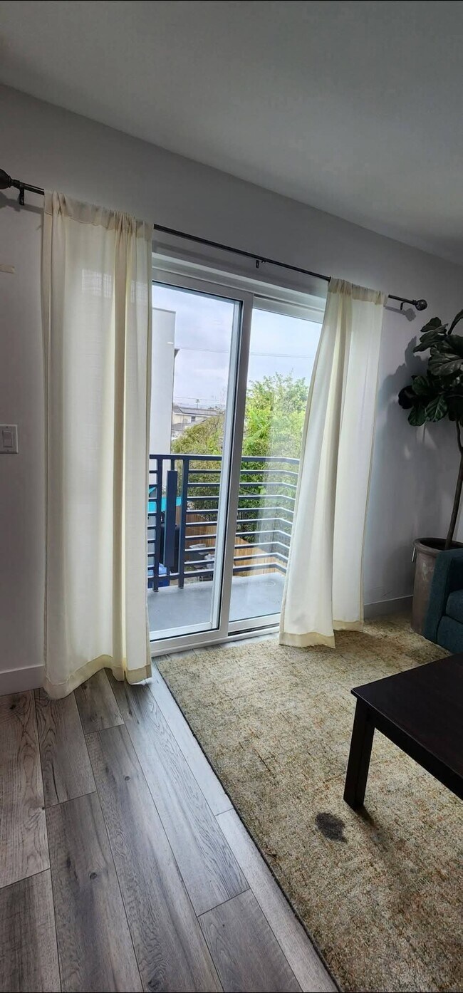 Foto del edificio - 1228 Alexandria Ave