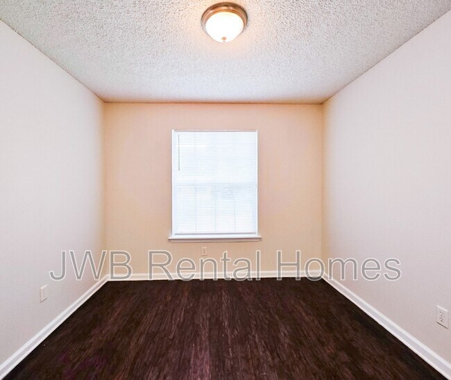 Foto del edificio - 1596 W 30th St