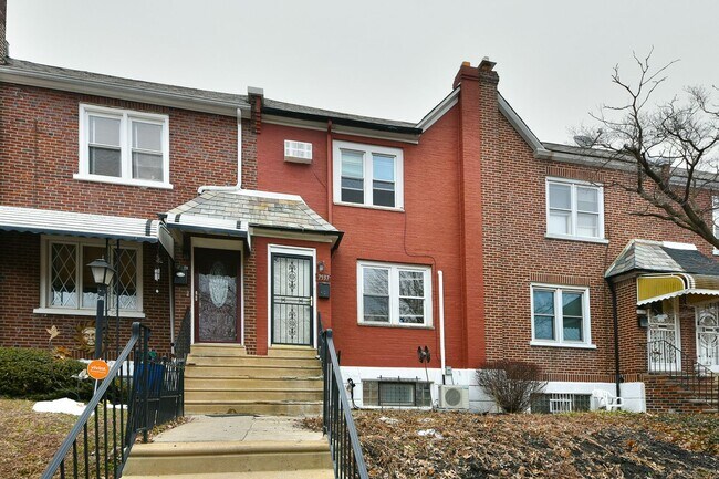 Foto del edificio - Beautifully Renovated 3 Bedroom Home Now Available For Rent in Cedarbrook!!!