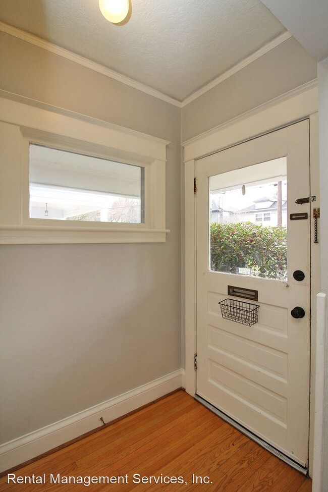 Building Photo - 4 br, 2 bath House - 2345 SE Salmon St