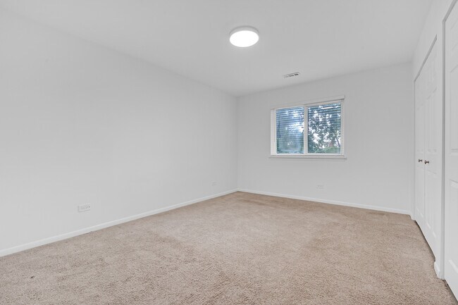 Foto del edificio - 900 S Plum Grove Rd