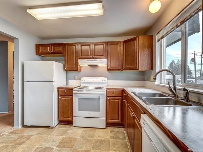 Nicely appointed Kitchen - 2001 11th st