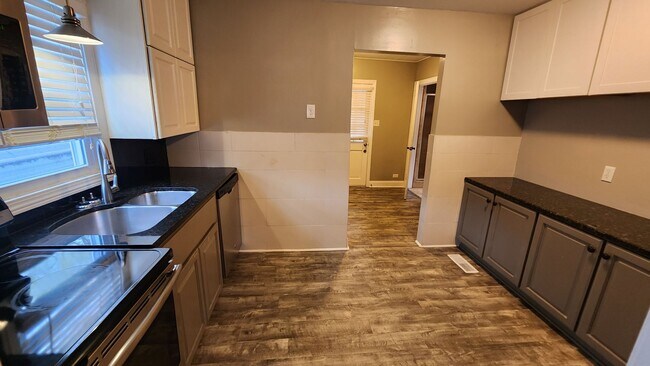 Foto del edificio - 3 BR/ 3 BA Single Family Home