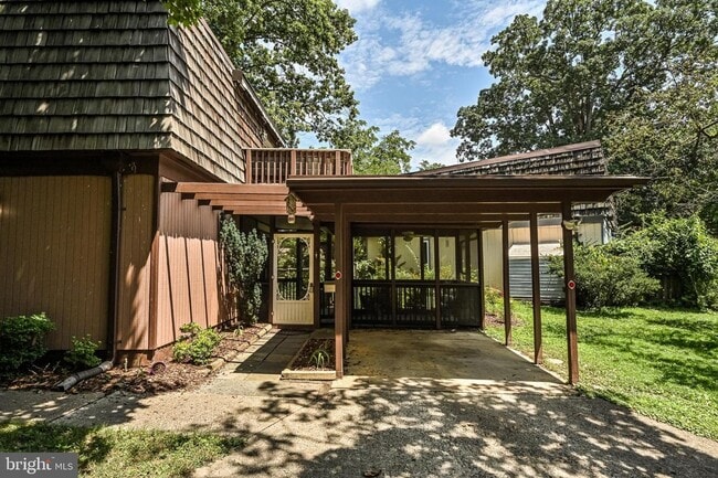 Building Photo - 5621 9th Rd N