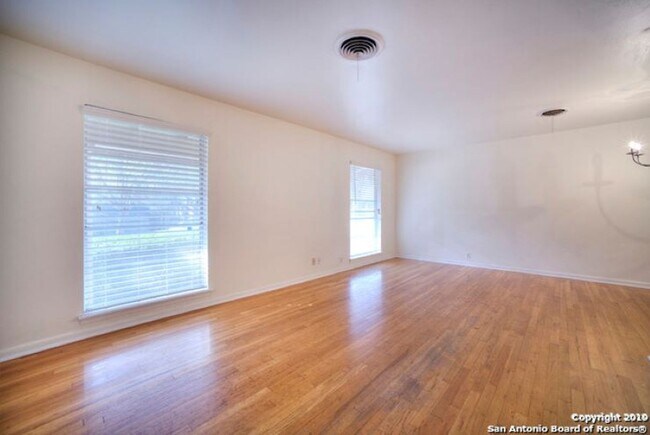 Building Photo - 3 Bedroom/2 Bath Northwood East Subdivision
