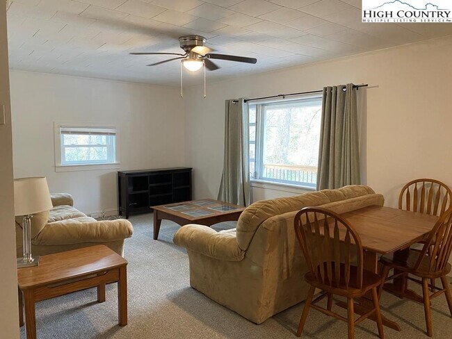 Foto del edificio - 1297 Lakeside Dr