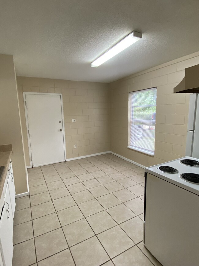 Building Photo - CCSW Four - 5011
