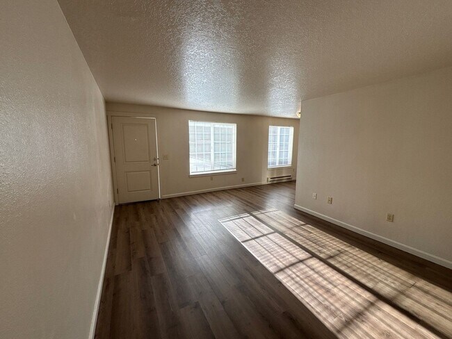 Building Photo - 1005 Boedies Dr