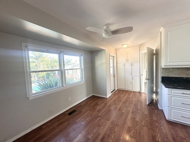 Building Photo - 9071 Paradise Park Dr