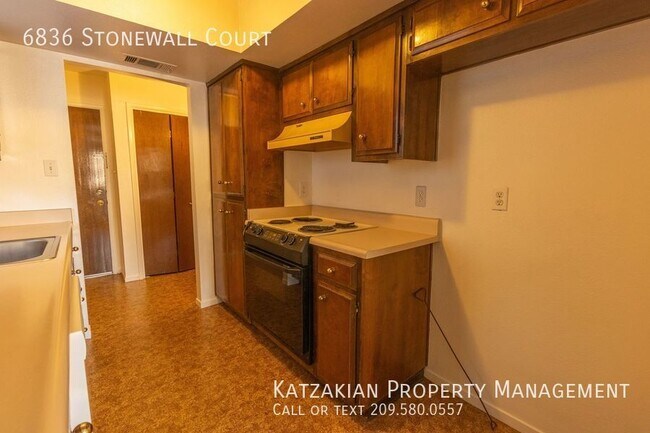 Building Photo - 2 Bedroom 1 Bath Home in Lincoln Village West