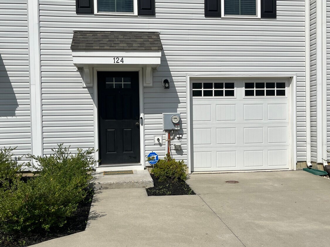 Primary Photo - 124 Wye Oak Dr
