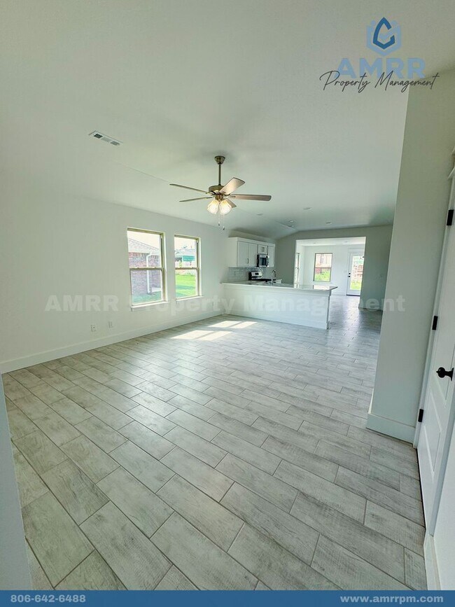 Foto del edificio - Spacious 4-Bedroom Home – Your Family’s Ne...