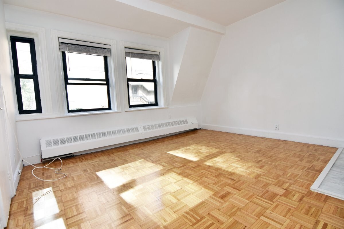 Building Photo - 303 Amsterdam Avenue