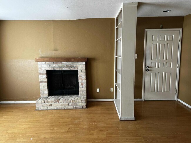 Building Photo - 2100 Wilcrest Dr