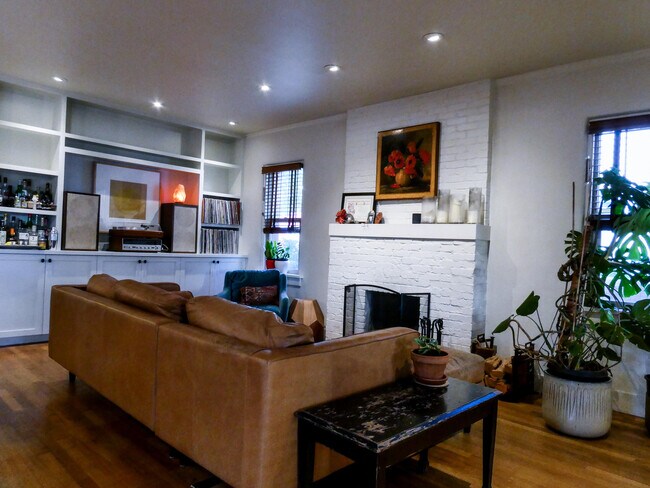 Building Photo - 308 Dartmouth Dr SE