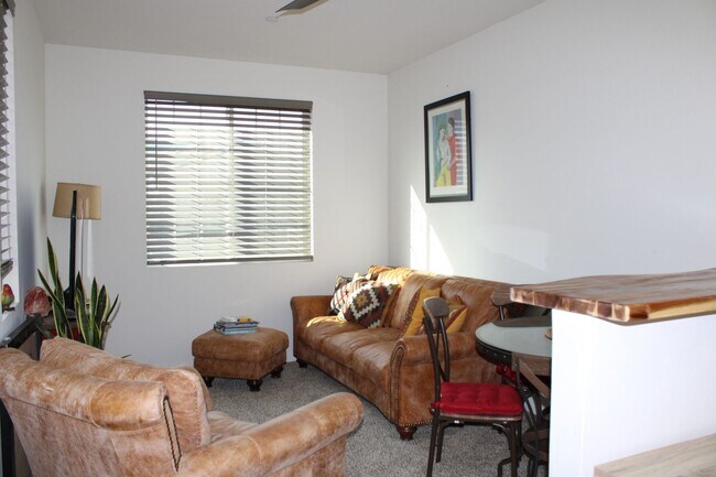 Building Photo - Room for Rent in Tehachapi..