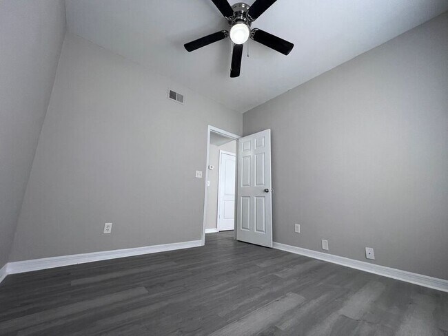 Building Photo - 163 Ave A SE