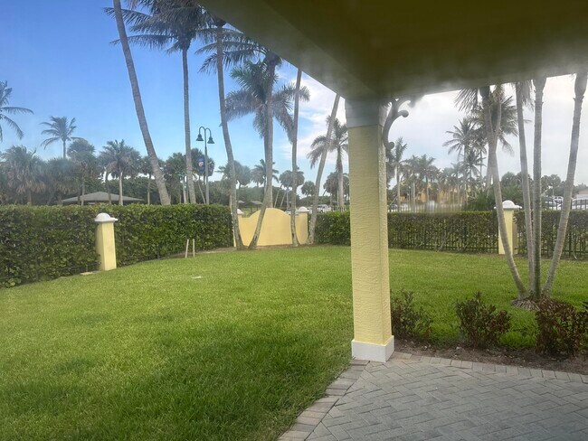 Foto del edificio - 2100 Mariner Bay Blvd