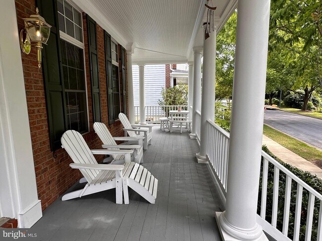 Foto del edificio - 307 Creek Valley Ln