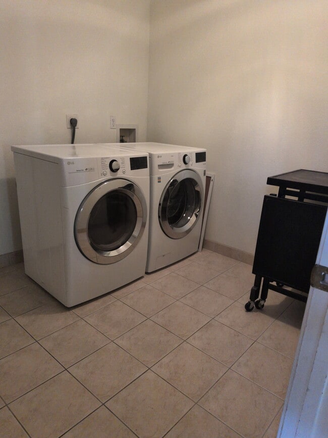 Foto del edificio - 2622 N 62nd St