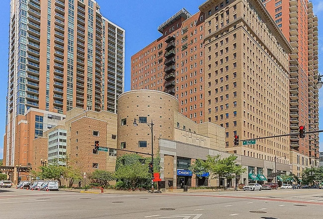 Building Photo - 40 E 9th St