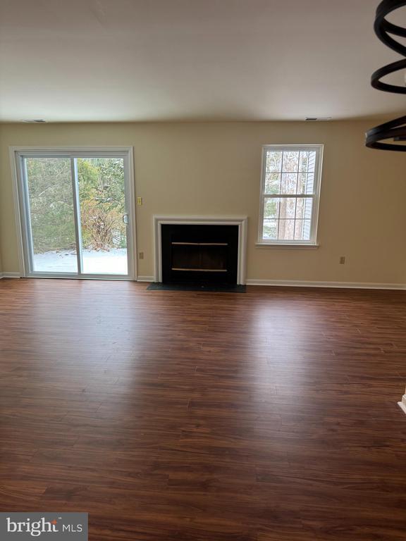 Foto del edificio - 149 Laurel Ct