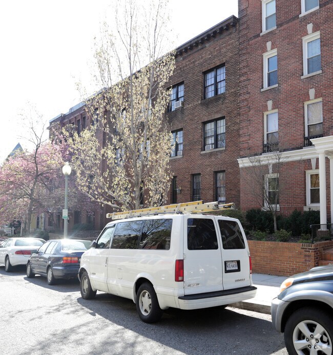 Building Photo - 1818 Vernon St NW
