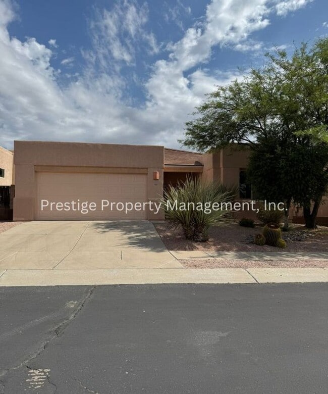 Building Photo - Stunning 3-bedroom 2-bathroom home in a ga...