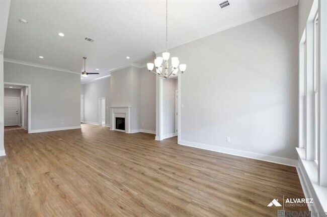 Foto del edificio - 4 bedroom, 3 bath home in Woodstock Park!