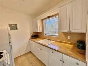 Building Photo - 77 Hendricks Isle