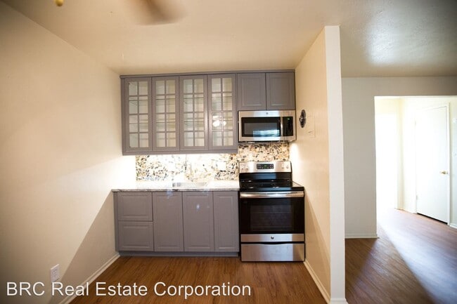 Building Photo - 1 br, 1 bath Apartment - 172 West Ida Avenue