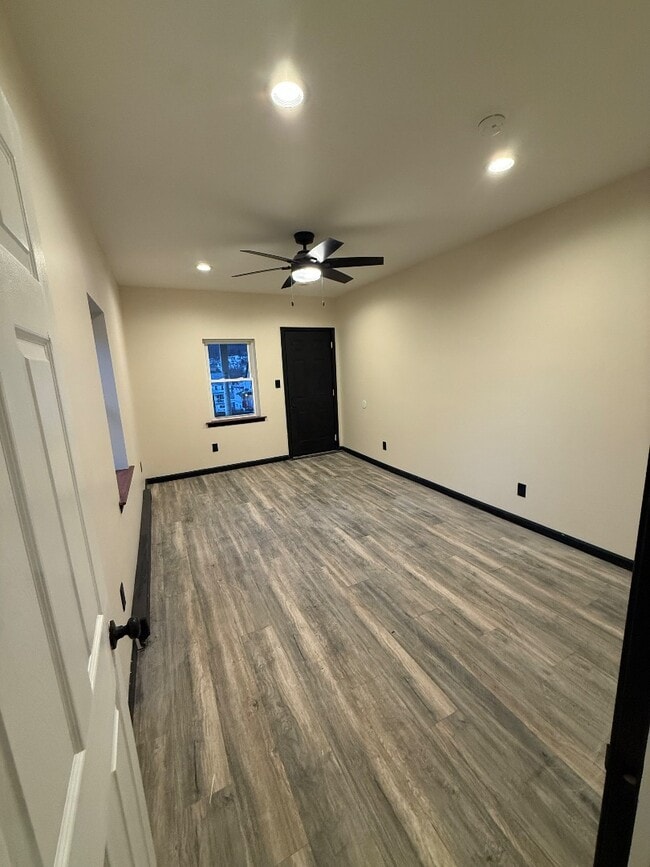 Building Photo - 103 W Catawissa St