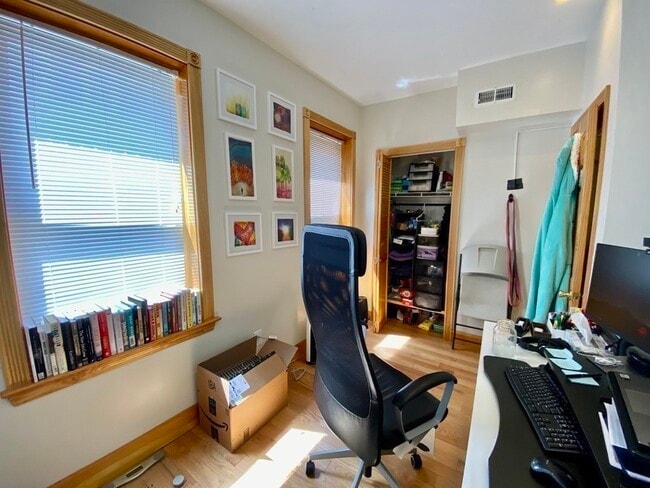 Building Photo - 11 Tabor Pl