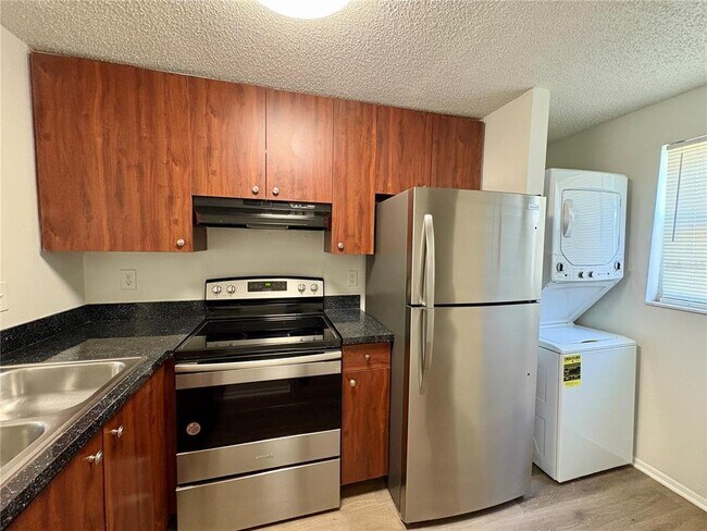 Building Photo - 409 57th Ave Dr E