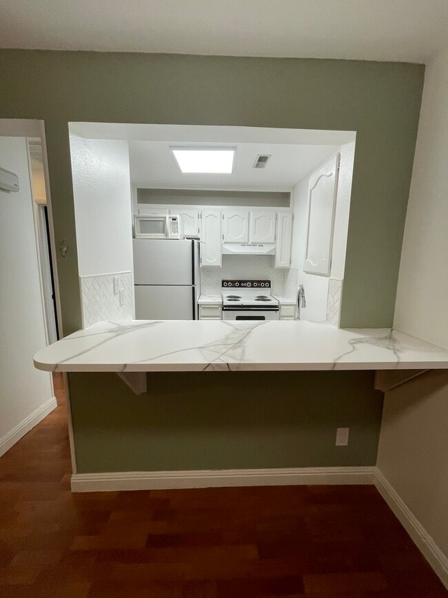 Building Photo - 480 S 200 W